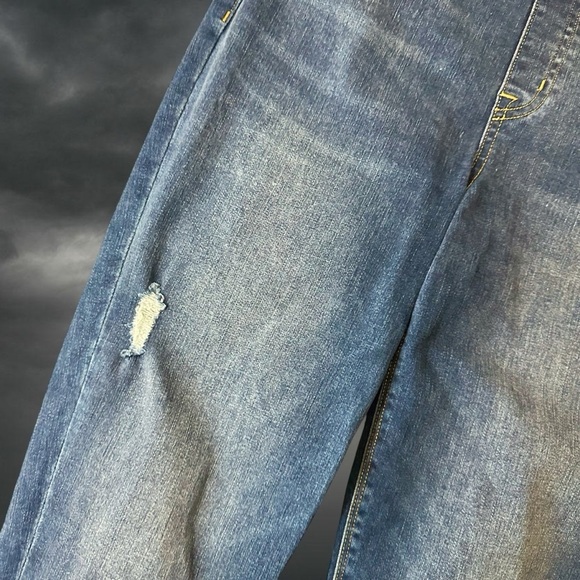 Spanx ‘Shape and Lift Distressed Skinny Jeans’ in “Medium Wash Blue” Size Medium - Picture 10 of 16